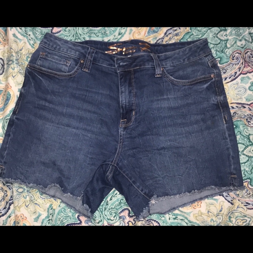 Seven7 - WEEKEND SHORT